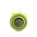 Imagen secundaria del producto Juguete Catnip Gatito. Juguete catnip gatito cuenta con manija en la parte superior que hace girar la bolita de catnip para después de su uso cubrir. Trae dos adhesivos. Material: Plástico, catnip Color: Naranja, gris con blanco, amarillo con verde, verde oscuro Disponible: Razas pequeñas