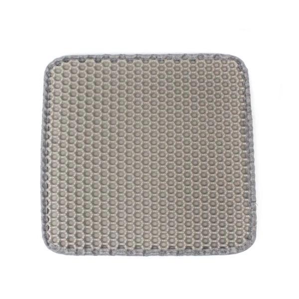 Imagen que muestra el producto Almohadilla De Arena Para Gatos. Tapete recolector para arena con diseño de panal doble capa.  Material: Plástico Color: Disponible en la foto