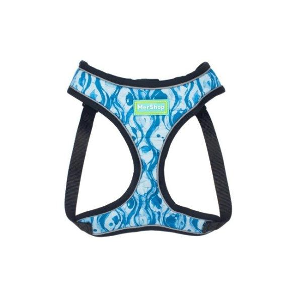 Imagen que muestra el producto Pechera Sin Correa Para Mascotas. Pechera estampada, cuenta con tejido reflectivo, hebillas ajustables, broche de seguridad y anillos tipo D para fijar la correa.  Material: Poliéster Color/Estampado: Negro, azul, verde, naranja. Disponible: Razas pequeñas, medianas