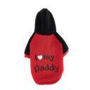 Imagen que muestra el producto Sueter I Love Daddy Para Mascotas. Suéter para mascotas, cuenta con estampado y capota. Talla S – XL. Material: Poliéster Color: Amarillo, azul, rojo, café Disponible: Razas pequeñas.