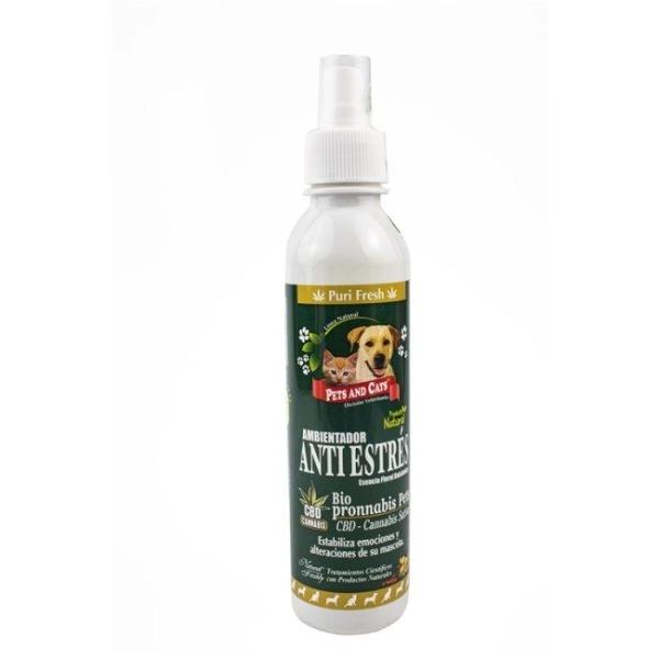 Imagen que muestra el producto Antiestres Purifresh Biopronnabis Cbd Natural Freshly 240 Ml. Ambientador Anti estrés Bio pronnabis pets estabiliza emociones y alteraciones de su mascota. Ingredientes: CBD, canabis sativa  Presentación: Frasco x 240 ml. Disponible: Para perros y gatos de todas las razas y edades.