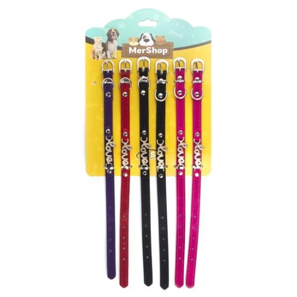 Imagen que muestra el producto Collar Con Taches Para Mascotas. Collar con taches, cuenta con 5 puntos para ajustar a la medida, pieza decorativa “LOVE” y anillo tipo D para fijar la correa.  Material: Cuerina, metal   Color: Rojo, rosado, morado, negro                                                              Disponible: Razas pequeñas. Medidas: Largo 37.5 cm * Ancho1.5cm