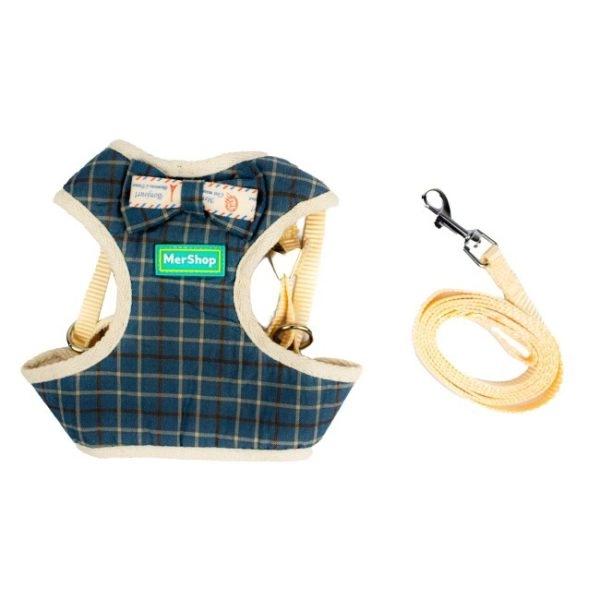 Imagen que muestra el producto Arnés Con Cobatín Talla M. Pechera con correa, cuenta con gancho para ajustar a la medida. Material: Poliéster, metal      Color: Rosado, vinotinto, verde, azul   Disponible: Razas pequeñas