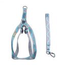 Imagen secundaria del producto Arnés Con Mosquetón De Seguridad. Arnés con rayas zic zac, cuenta con hebillas ajustables, broches de seguridad y correa con mosquetón con pieza de seguridad. Material: Poliéster Color: Gris con beige, gris con rojo, gris con azul Disponible: Razas pequeñas y medianas