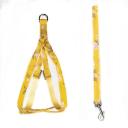 Imagen secundaria del producto Arnés De Flores Para Mascotas. Arnés con correa, cuenta con estampado de flores, hebillas ajustables, broche de seguridad y anillos tipo D para fijar la correa. Material: Poliéster, metal Color: Rosado, amarillo, negro, verde, beige Disponible: Razas pequeñas. Medidas: TALLA XS CUELLO 23-33 CM TORSO MIN-MAX 30-45 CM PESO MAXIMO – APROX 2-5 KG, TRAILLA 1,20 CM