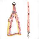 Imagen secundaria del producto Arnés De Flores Para Mascotas. Arnés con correa, cuenta con estampado de flores, hebillas ajustables, broche de seguridad y anillos tipo D para fijar la correa. Material: Poliéster, metal Color: Rosado, amarillo, negro, verde, beige Disponible: Razas pequeñas. Medidas: TALLA XS CUELLO 23-33 CM TORSO MIN-MAX 30-45 CM PESO MAXIMO – APROX 2-5 KG, TRAILLA 1,20 CM