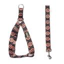 Imagen que muestra el producto Arnés Superhéroes Para Mascotas. Arnés estampado con hebillas ajustables, broche de seguridad y anillos tipo D para fijar la correa.  Material: Poliéster, metal
 Estampado: Superman, Batman, Spiderman, Marvel
 Disponible: Razas pequeñas, medianas y grandes