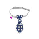 Imagen secundaria del producto Corbata De Mascotas. Corbata estampada con cascabel, cuenta con hebilla ajustable y broche de seguridad. Material: Poliéster Color/estampado: Rosado puntos, rojo puntos, azul oscuro, lila sushi, azul con amarillo, blanco rosas, negro cuadros, multicolor rayas, verde aguamarina, Negro cebra, azul cuadros. Disponible: Razas pequeñas
