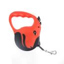 Imagen que muestra el producto Correa Retractil Para Mascotas 3Mts. Correa retractil unicolor, cuenta con botón para fijar la correa o soltarla. Trae 3M de cuerda. Material: PVC, metal  Color: Azul, rojo, verde, rosado, amarillo                                                                         Disponible: Razas pequeñas de hasta 12 kg. Medidas :3MT