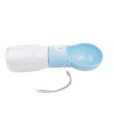 Imagen secundaria del producto Bebedero Para Mascotas. Bebedero portatil que matiene el agua fresca y limpia. Cuenta con interruptor que al ser oprimido ira expulsando el agua y cordón de tela para mejorar su transporte. Material: plástico  Color: Salmón, gris, azul   Disponible: Razas pequeñas Medidas: Largo 27cm*Ancho 10cm