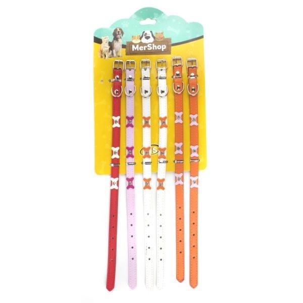 Imagen que muestra el producto Collar Con Accesorios Para Mascotas. Collar con piezas decorativas en forma de hueso, cuenta con 5 puntos para ajustar a la medida y anillo tipo D para fijar la correa. Material: Cuerina, metal    Color: Rojo, rosado, blanco, naranja                                                                  Disponible: Razas pequeñas. Medidas:  Largo 37.5 cm * Ancho1.5cm