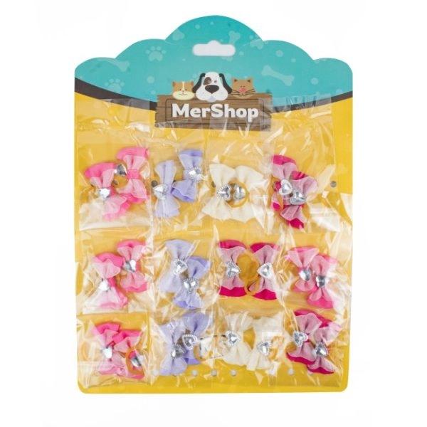 Imagen que muestra el producto Bleaster Moños Con Caucho. Estiliza a tus mascotas con estos hermosos clip de moño. Cuenta con gancho de metal. Material: Tela, metal                                                                                               Presentación: 12 UND                                                                       Disponible: Razas medianas y grandes de pelaje largo.