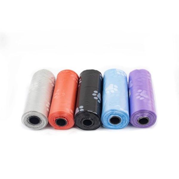 Imagen que muestra el producto Bolsas Higiénicas Estampado Huellitas X 5. Bolsas higiénicas X 5 UND con estampado de huellitas Material: Plástico Color: Surtido Disponible: Razas pequeñas, medianas y grandes