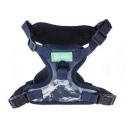 Imagen que muestra el producto Pechera Paisaje Para Mascotas. Pechera estampada, cuenta con hebillas ajustables, broches de seguridad y anillo tipo D en la parte superior e inferior para fijar la correa. Material: Poliéster, metal Color: Amarillo, azul, beige Disponible: Razas medianas y grandes. Medidas: TALLA S: CUELLO 30-41 CM TORSO MIN-MAX 41-53 CM PESO MAXIMO – APROX 5-11 KG TALLA M: CUELLO  40-53 CM TORSO MIN-MAX 56-58 PESO MAXIMO – APROX 11-23 KG TALLA L : CUELLO 46-66 CM TORSO MIN-MAX 61-76 CM PESO MAXIMO APROX 23-36 KG TALLA XL: CUELLO 70-81 CM TORSO  MIN-MAX 70-82 CM PESO MAXIMO – APROX 36-50 KG TALLA XXL: CUELLO  77-98 CM TORSO MIN-MAX 86-102CM PESO MAXIMO – APROX 51-80 KG