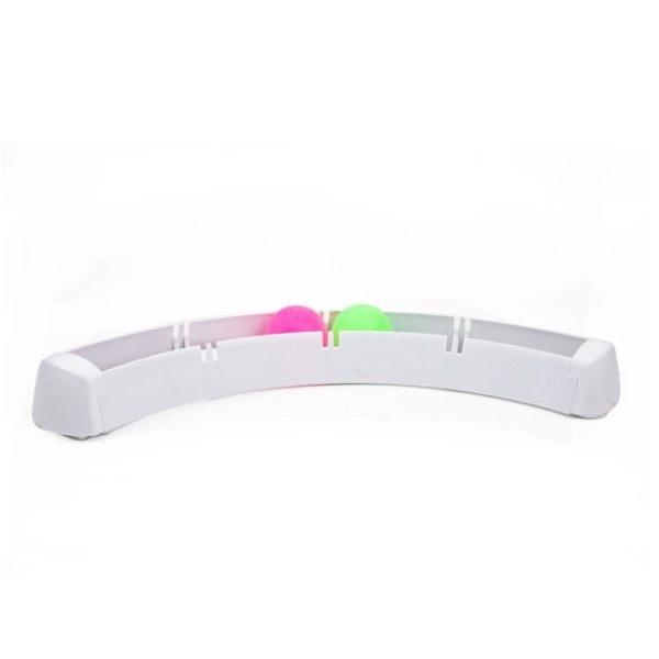 Imagen que muestra el producto Juguete  Interactivo De Arco  Para Mascotas. Pista de pelotas en forma de arco, cuenta con dos pelotas de plástico y adhesivos en la parte trasera para fijar a superficies planas. Material: Plástico Color: Blanco Disponible: Razas pequeñas