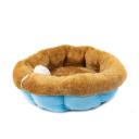 Imagen secundaria del producto Cama Con Bolitas De Felpa Para Mascotas. Cama para mascotas redonda con cubierta de felpa suave y base de tela rigida, cuenta con bolitas de felpa decorativas. Cómoda y resistente. Material: Poliéster y sintético                                                   Color: Azul, negro, café                                                                      Disponible: Razas pequeñas