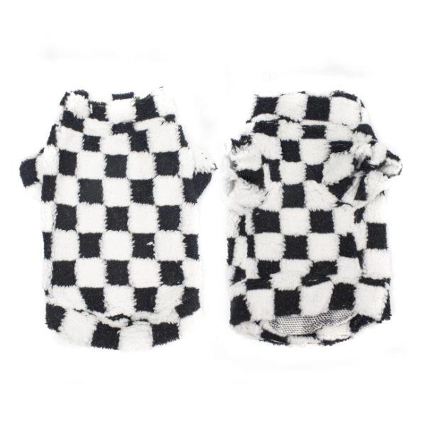 Imagen que muestra el producto Camisa Lanuda Para Mascotas. Sueter de cuadros tipo ovejero para mascotas. Material: Poliéster Color: Negro, morado, rosado Disponible: Razas pequeñas y medianas