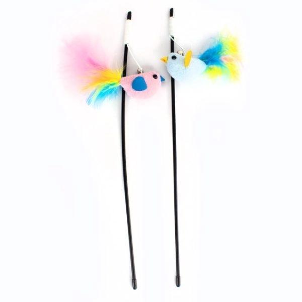 Imagen que muestra el producto Caña Pájaro Para Mascotas. Caña para gatos, cuenta con juguete de felpa en forma de pajaro. Material: Poliéster, caucho Color: Azul, rosado Disponible: Razas pequeñas.