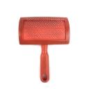 Imagen secundaria del producto Carda De Plástico Para Mascotas. Cepillo carda con cerdas tipo púas ideales para desenredar y alisar el pelaje, cuenta con mango ergónomico. Material: Acero inóxidable, plástico Color: Azul, rojo Disponible: Razas pequeñas y medianas de pelaje largo o rizado.