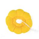 Imagen que muestra el producto Collar Isabelino Margarita Para Mascotas Talla S. Collar isabelino tipo dona con diseño de flor, cuenta con cordón para ajustar al cuello. Material: Poliéster Color: Amarillo, arcoíris Disponible: Razas pequeñas. Medidas: Talla S: 10-18cm