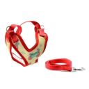 Imagen que muestra el producto Pechera Estampada Con Correa Para Mascotas. Pechera estampada, cuenta con malla transpirable, hebilla ajustable, anillo tipo D para fijar la correa. Material: Poliéster, metal Color: Azul oscuro, azul claro, rojo, rosado, negro, gris Disponible: Razas pequeñas