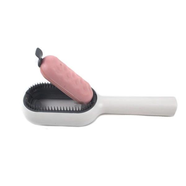 Imagen que muestra el producto Cepillo De Limpieza Para Mascotas. Cepillo de limpieza, cuenta con centro extraíble ideal para ajustar pañitos humedos. Material: Plástico                                                                                                                                                                                                                                                                                                                                                      Color: Azul, rosado                                                                              Disponible: Razas pequeñas y medianas