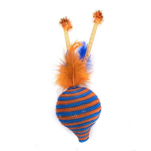 Imagen que muestra el producto Juguete Trompo Para Mascotas. Juguete con diseño de trompo, cuenta con plumas en la parte superior. Material: Poliéster, plumas Color: Verde, azul, amarillo Disponible: Razas pequeñas.