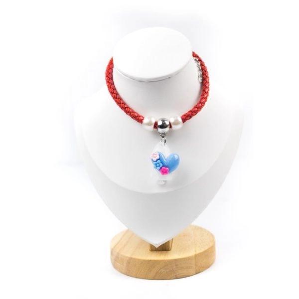 Imagen que muestra el producto Collar Con Cadena  Para Mascotas. Collar con cadena de metal para ajustar a la medida y pieza de plástico con diferentes diseños. Cuenta con interruptor para activar la luz led. Material: Poliéster, metal y plástico   Color: Rosado, fucsia, azul, morado, rojo, amarillo                                                                                            Disponible: Razas pequeñas.