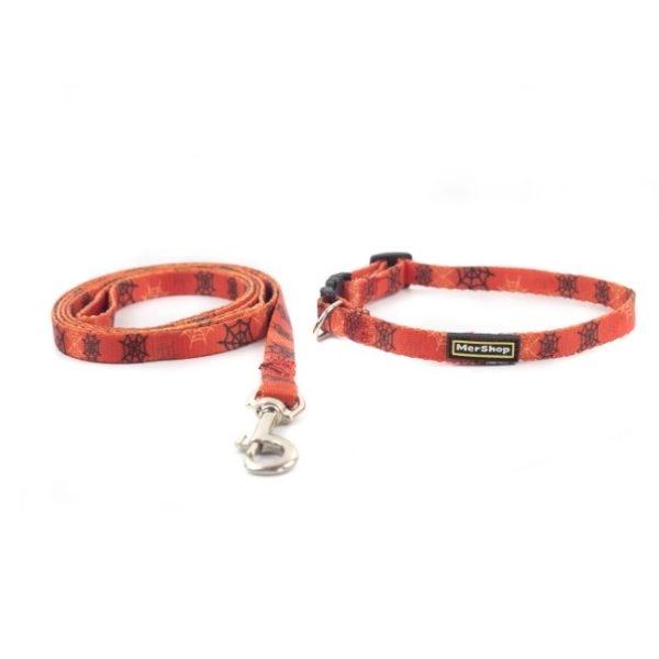 Imagen que muestra el producto Collar Con Correa Superhéroes Para Mascotas. Collar con correa estampado, cuenta con hebilla ajustable, broche de seguridad y anillo tipo D para fijar la correa. Material: Poliéster, metal Estampado: Superman, Spiderman, Capitan América, Batman. Disponible: Razas pequeña, medianas y grandes