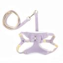 Imagen secundaria del producto Pechera A Cuadros Con Moño Para Mascotas. Pechera con correa, cuenta con moño en el centro, gancho para ajustar a la medida y anillos para fijar la correa.  Material: Poliéster, metal     Color: Rosado, azul, verde, morado, beige, amarillo.                                                                   Disponible: Razas pequeñas. Medidas: TALLA S: CUELLO 30-41 CM TORSO MIN-MAX 41-53 CM PESO MAXIMO – APROX 5-11 KG, TRAILLA 1,20 CM TALLA M: CUELLO  40-53 CM TORSO MIN-MAX 56-58 PESO MAXIMO – APROX 11-23 KG, TRAILLA 1,20 CM