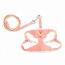 Imagen secundaria del producto Pechera A Cuadros Con Moño Para Mascotas. Pechera con correa, cuenta con moño en el centro, gancho para ajustar a la medida y anillos para fijar la correa.  Material: Poliéster, metal     Color: Rosado, azul, verde, morado, beige, amarillo.                                                                   Disponible: Razas pequeñas. Medidas: TALLA S: CUELLO 30-41 CM TORSO MIN-MAX 41-53 CM PESO MAXIMO – APROX 5-11 KG, TRAILLA 1,20 CM TALLA M: CUELLO  40-53 CM TORSO MIN-MAX 56-58 PESO MAXIMO – APROX 11-23 KG, TRAILLA 1,20 CM