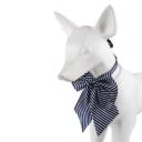 Imagen que muestra el producto Corbatín Diseño Art Para Mascotas. Corbata estampada para mascotas con broche de seguridad. Material: Poliéster Color/estampado: Azul perritos, negro huellas, rojo tipo tartán, azul rayas, blanco estrellas, rosa rayas. Disponible: Razas medianas y grandes.