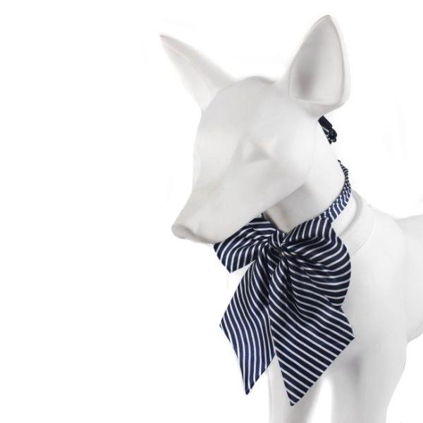 Imagen que muestra el producto Corbatín Diseño Art Para Mascotas. Corbata estampada para mascotas con broche de seguridad. Material: Poliéster Color/estampado: Azul perritos, negro huellas, rojo tipo tartán, azul rayas, blanco estrellas, rosa rayas. Disponible: Razas medianas y grandes.