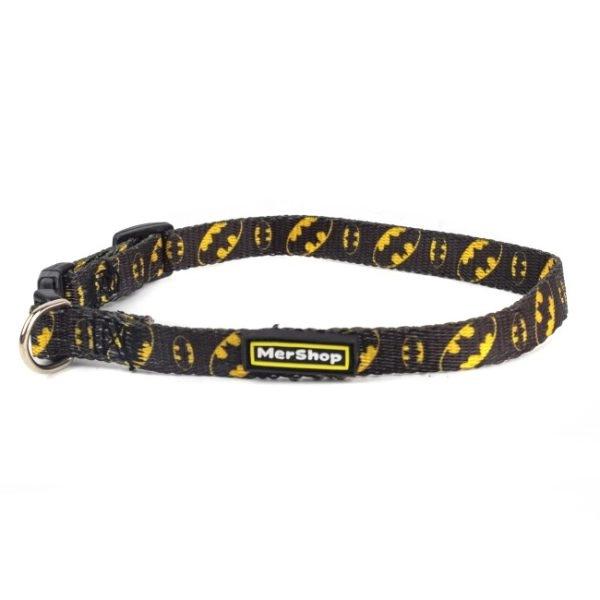 Imagen que muestra el producto Collar Superheroes. Collar estampado con hebilla ajustable, broche de seguridad y anillo tipo D para fijar la correa         Material: Poliéster, metal Estampado: Capitán América, Superman, Spiderman, Batman. Disponible: Razas pequeñas, medianas y grandes Medidas: Talla S : Largo 1.20 cm * Ancho 1cm Talla M: Largo 1.20 cm * Ancho 1.5cm Talla L : Largo 1.20 cm * Ancho 2 cm TallaXL: Largo 1.20 cm * Ancho 2.5cm