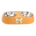 Imagen secundaria del producto Comedero Doble Con Moño. Comedero doble para mascotas cuenta con moño decorativo, bowls removibles y piezas antideslizantes. Material: Plástico, metal
Color: Café, hueso Disponible: Razas pequeñas