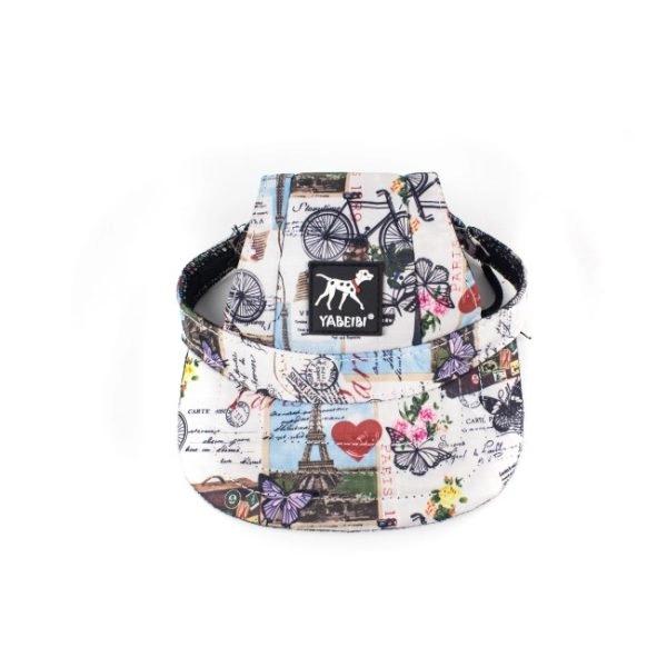 Imagen que muestra el producto Gorra Paris Para Mascotas. Gorra estampada para mascotas, cuenta con dos orificios por los que podrá sacar las orejas y tirilla de tela con pieza de metal para ajustar a la medida. Material: Póliester, metal                                     Color: Blanco                                                                          Disponible: Razas medianas