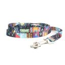 Imagen secundaria del producto Correa Ajustable Para Mascotas. Correa plana estampada, cuenta con mango ergonómico y hebilla para fijar al arnés o collar. Material: Poliéster, metal   Color: Azul, morado, negro                                                                      Disponible: Razas pequeñas. Medidas: Largo35  cm * Ancho 3  cm