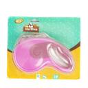 Imagen secundaria del producto Correa Retractil Para Mascotas 5Mts. Correa retractil con mango antideslizante. Trae 5m de cuerda. Material: PVC, metal     Color: Rosado, verde, azul, naranja                                                                                                         Disponible: Razas medianas de hasta 20kg Medidas: 5mts * Ancho 2 cm