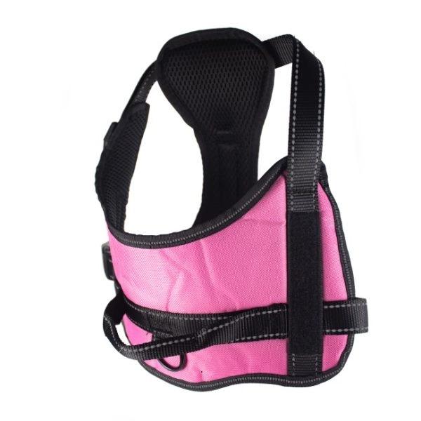 Imagen que muestra el producto Pechera Anti-Tirones Estampada. Pechera anti-tirones estampada, cuenta con tejido reflectivo, broches de seguridad y anillos tipo D para ajustar la correa  Material: Poliéster Color: Rosado, fucsia Estampado: Superman, Paw Patrol Disponible: Razas pequeñas, medianas y grandes.