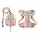 Imagen secundaria del producto Pechera Estilo Tartán  Para Mascotas Talla S. Pechera con estampado tipo tartán, cuenta con hebilllas ajustables, broche de seguridad en la parte superior y anillos tipo D para fijar la correa. Correa plana con bolsito. Material: Poliéster, metal                     Color: Rojo, azul, rosado       Disponible: Razas pequeñas Medidas: TALLA S CUELLO 30-41 CM TORSO MIN-MAX 41-53 CM PESO MAXIMO – APROX 5-11 KG, TRAILLA 1,20 CM