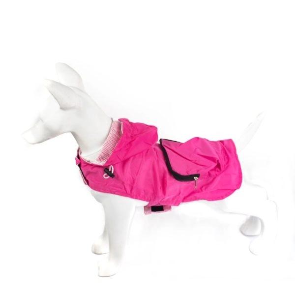 Imagen que muestra el producto Impermeable Con Bolsillo Para Mascotas. Impermeable portatil para mascotas, cuenta con velcro ajustable y bolsillo doble función. “Material: Poliéster Color: Gris, negro, rosa, rojo DIsponible: Razas pequeñas y medianas.”