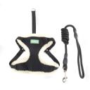 Imagen secundaria del producto Pechera Bordes De Peluche  Talla M. Pechera con correa, cuenta con bordes de peluche y  gancho para ajustar a la medida. Material: Poliéster, metal   Color:  Azul, negro, rojo, café, morado     Disponible: Razas pequeñas Medidas: TALLA M CUELLO  40-53 CM TORSO MIN-MAX 56-58 PESO MAXIMO – APROX 11-23 KG, TRAILLA 1,20 CM