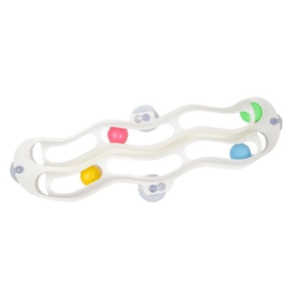 Imagen que muestra el producto Juguete Con Compartimientos Para Mascotas. Juguete interactivo que adopta un diseño de circuito y/o pista de pelotas, cuenta con dos compartimentos, cuatro dos pelotas y ventosas para adherir a supeficies planas. Material: Plástico Color: Blanco, azul Disponible: Razas pequeñas.