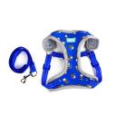 Imagen secundaria del producto Pechera  Estampada Con Tejido Reflectivo Talla M. Pechera estampada, cuenta con tejido reflectivo, hebillas ajustables, broche de seguridad y anillos tipo D para fijar la correa. Material: Poliéster, metal   Color: Rosado, negro, fucsia, blanco, azul                                                  Disponible: Razas pequeñas Medidas: TALLA M CUELLO  40-53 CM TORSO MIN-MAX 56-58 PESO MAXIMO – APROX 11-23 KG, TRAILLA 1,20 CM