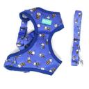 Imagen secundaria del producto Pechera  Para Mascotas Talla S. Pechera estampada con correa, cuenta con hebillas ajustables, broche de seguridad y anillo tipo D para fijar la correa. Material: Poliéster, metal   Color: Rojo, negro, verde                                                                         Disponible: Razas pequeñas Medidas: TALLA S CUELLO 30-41 CM TORSO MIN-MAX 41-53 CM PESO MAXIMO – APROX 5-11 KG, TRAILLA 1,20 CM