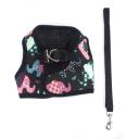 Imagen secundaria del producto Pechera Tipo Chaleco Estampado Talla S. Pechera estampada, cuenta velcro ajustable, broche de seguridad y anillo tipo D para fijar la correa. Material: Poliéster, metal      Color: Negro, azul, rosado, azul claro    Disponible: Razas pequeñas Medidas: TALLA S CUELLO 30-41 CM TORSO MIN-MAX 41-53 CM PESO MAXIMO – APROX 5-11 KG, TRAILLA 1,20 CM