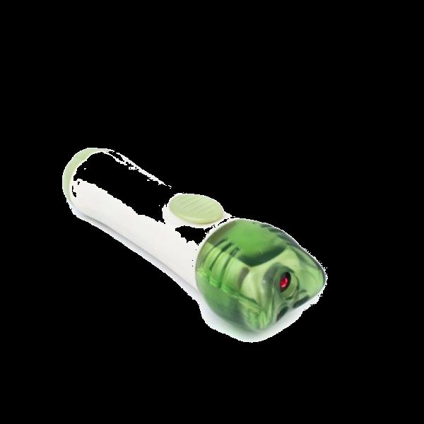 Imagen que muestra el producto Juguete Laser Para Mascotas. Puntero laser con diseño de gato, cuenta con botón en el mango que permitirá cambiar los diferentes estilos: linterna, laser, luz azul. Consta de un destornillador y dos pilas. Material: Plástico Color: Verde Disponible: Razas pequeñas y medianas.